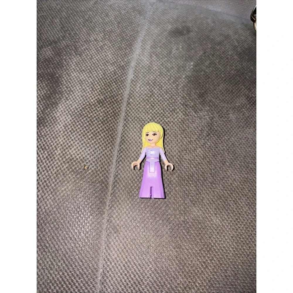 LEGO Disney Frozen Princess Elsa Lavender Dress Minifigure Rare Retired L300